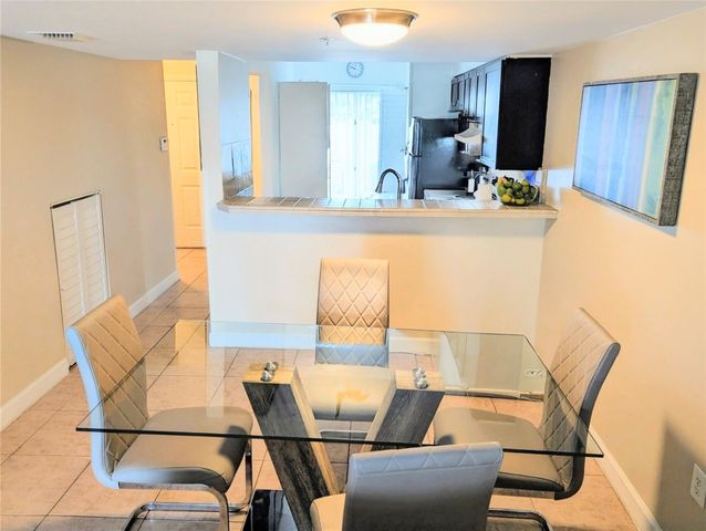 158 E Riviera Circle 158, Weston, FL 33326