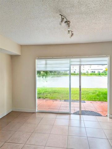 158 E Riviera Circle 158, Weston, FL 33326