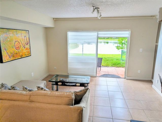 158 E Riviera Circle 158, Weston, FL 33326