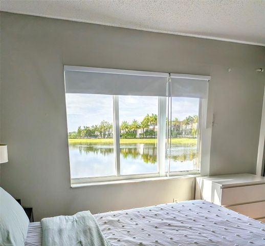 158 E Riviera Circle 158, Weston, FL 33326