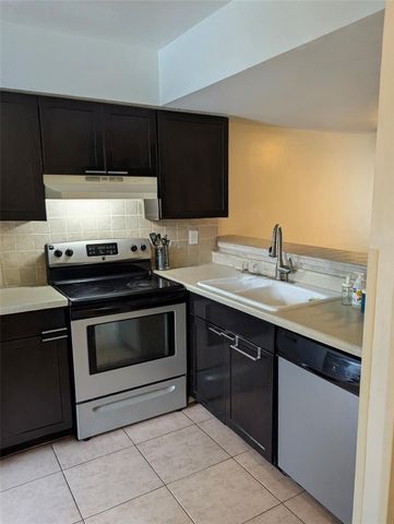 158 E Riviera Circle 158, Weston, FL 33326