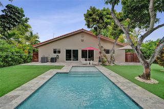 910 SW 23rd Rd, Miami, FL 33129
