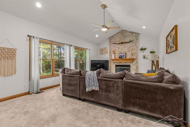 403 Shirewood Lane, Midland, MI 48642