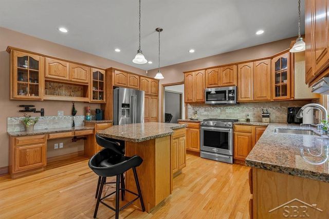 403 Shirewood Lane, Midland, MI 48642