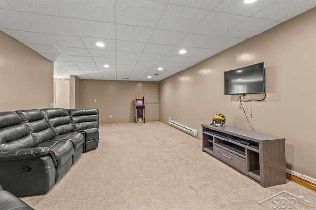 403 Shirewood Lane, Midland, MI 48642