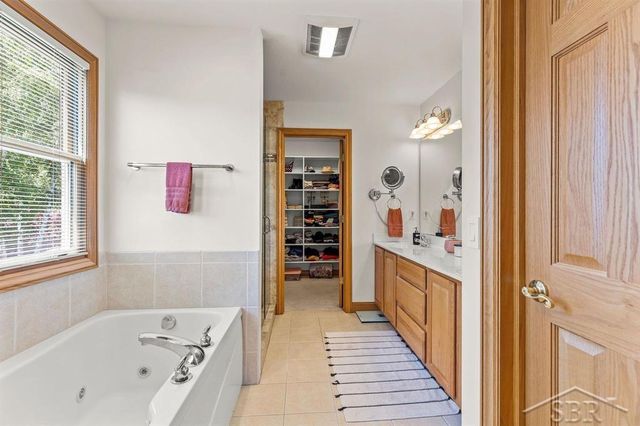 403 Shirewood Lane, Midland, MI 48642