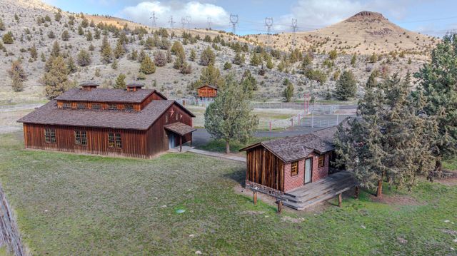 11251 NE HWY 97, Madras, OR 97741