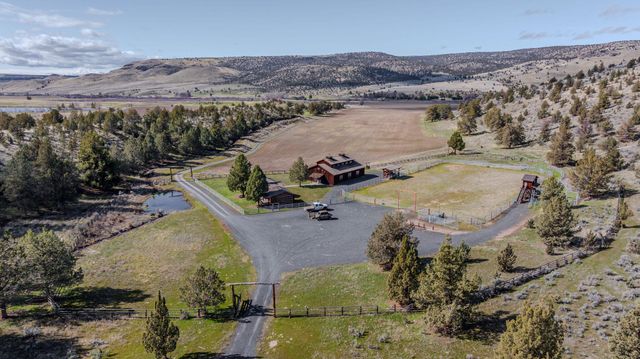 11251 NE HWY 97, Madras, OR 97741