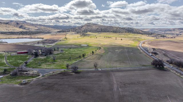 11251 NE HWY 97, Madras, OR 97741