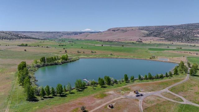 11251 NE HWY 97, Madras, OR 97741