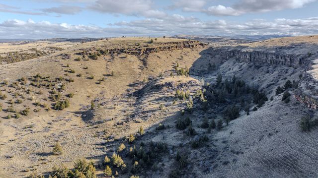 11251 NE HWY 97, Madras, OR 97741
