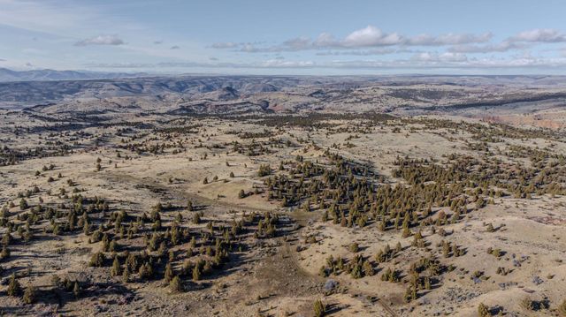 11251 NE HWY 97, Madras, OR 97741