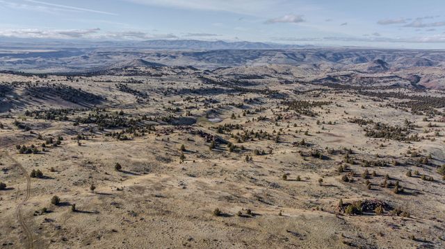 11251 NE HWY 97, Madras, OR 97741