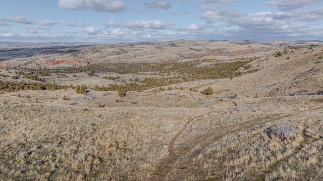 11251 NE HWY 97, Madras, OR 97741