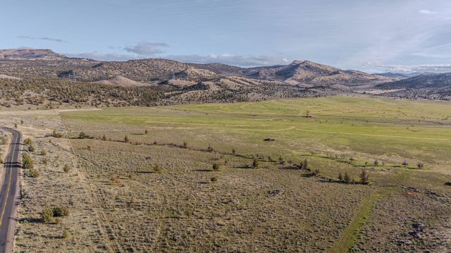 11251 NE HWY 97, Madras, OR 97741