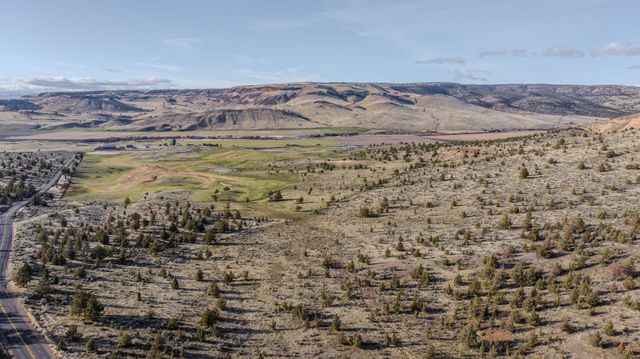 11251 NE HWY 97, Madras, OR 97741
