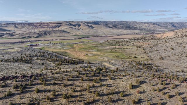 11251 NE HWY 97, Madras, OR 97741