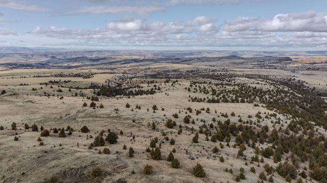 11251 NE HWY 97, Madras, OR 97741