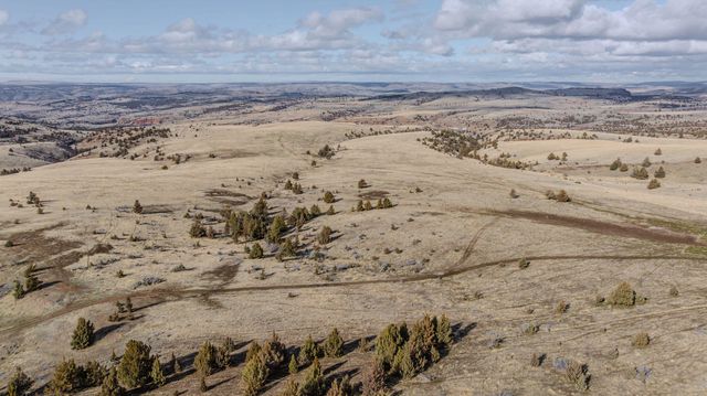 11251 NE HWY 97, Madras, OR 97741