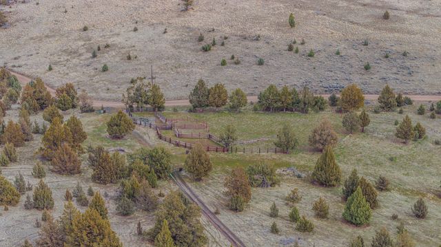 11251 NE HWY 97, Madras, OR 97741
