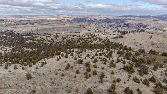 11251 NE HWY 97, Madras, OR 97741