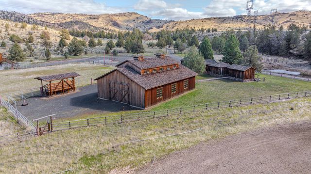 11251 NE HWY 97, Madras, OR 97741