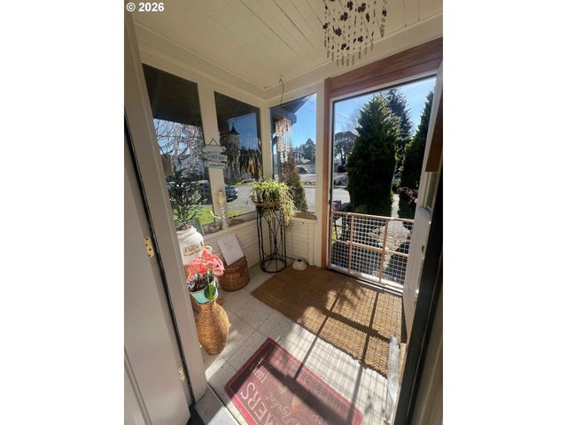 954 COMMERCIAL Ave, Coos Bay, OR 97420