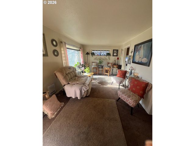 954 COMMERCIAL Ave, Coos Bay, OR 97420