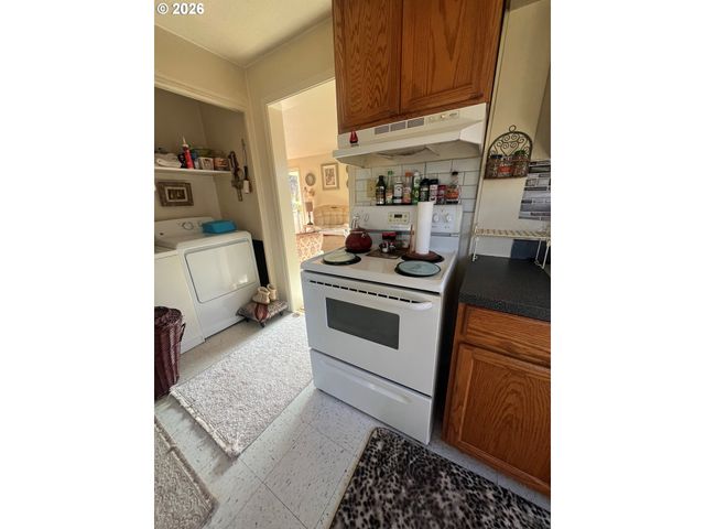 954 COMMERCIAL Ave, Coos Bay, OR 97420