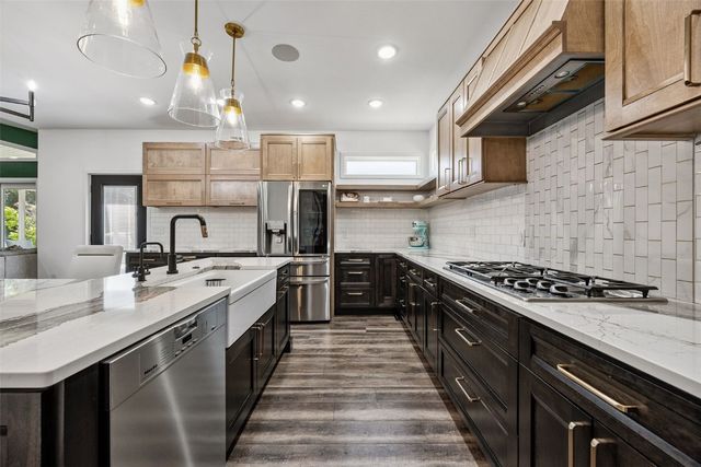 61 Quail Valley Court, Iowa City, IA 52246