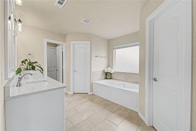 323 Divine Court, Farmington, AR 72730