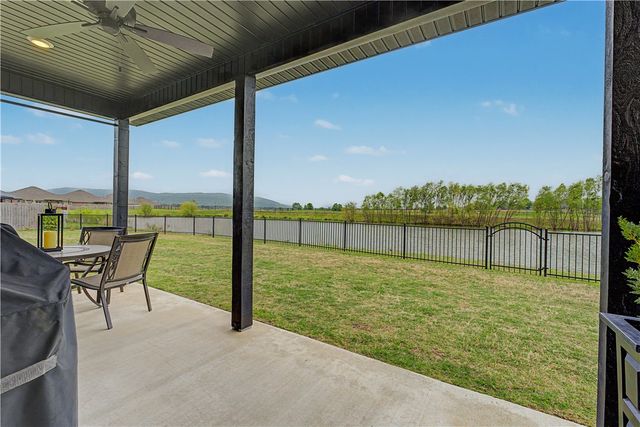 323 Divine Court, Farmington, AR 72730