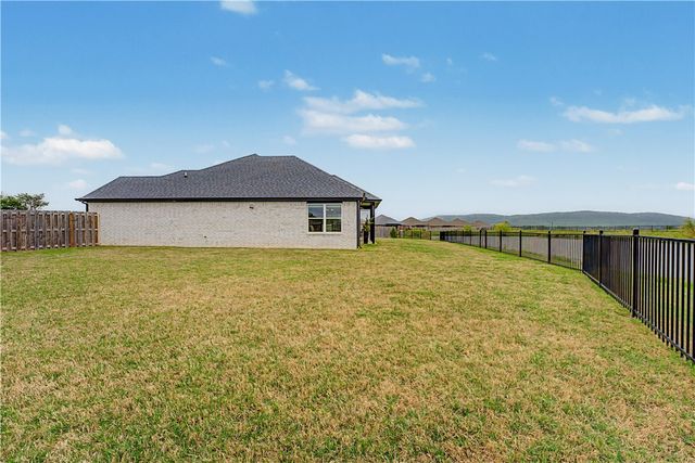 323 Divine Court, Farmington, AR 72730