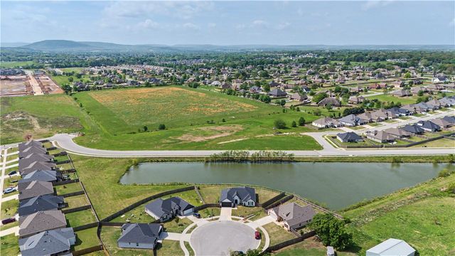 323 Divine Court, Farmington, AR 72730