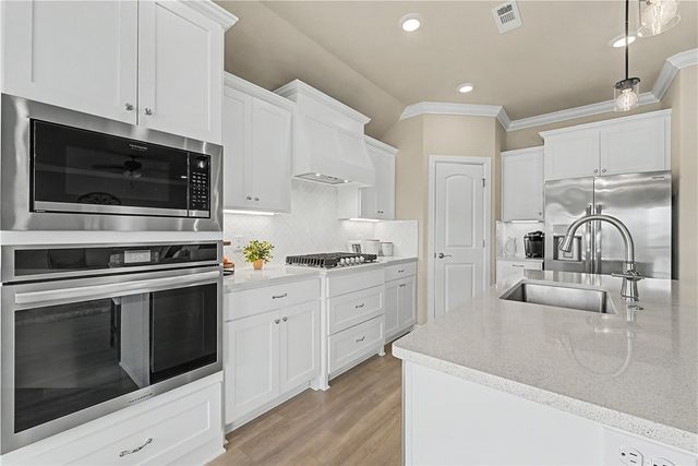 323 Divine Court, Farmington, AR 72730
