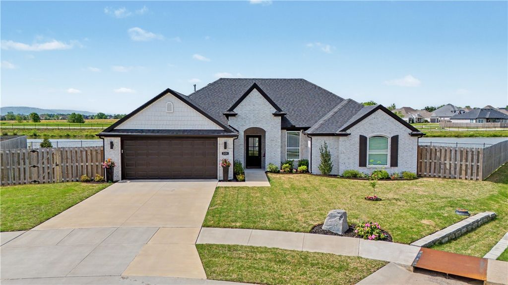 323 Divine Court, Farmington, AR 72730