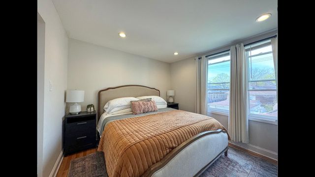 4954 N Drake Avenue, Chicago, IL 60625