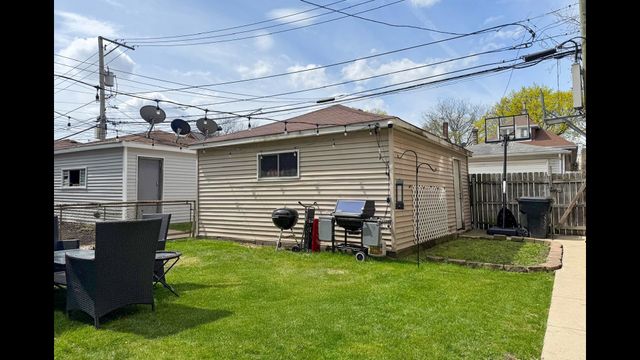 4954 N Drake Avenue, Chicago, IL 60625