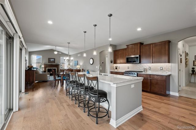 49121 Garrett Court, Macomb Township, MI 48042