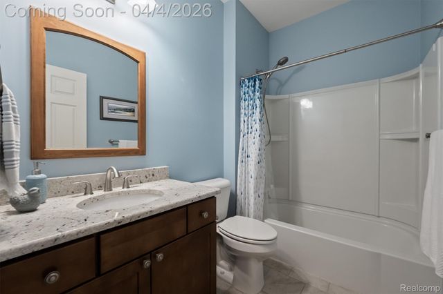 49121 Garrett Court, Macomb Township, MI 48042