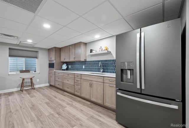 49121 Garrett Court, Macomb Township, MI 48042