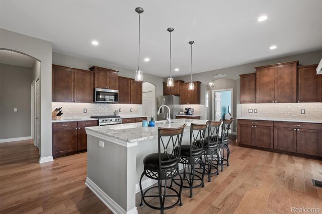 49121 Garrett Court, Macomb Township, MI 48042