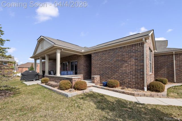 49121 Garrett Court, Macomb Township, MI 48042