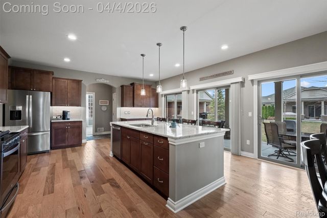 49121 Garrett Court, Macomb Township, MI 48042