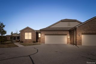 49121 Garrett Court, Macomb Township, MI 48042