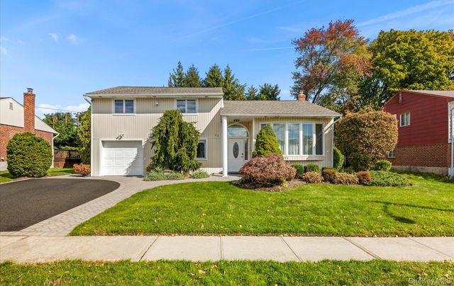23 Coronet Lane, Plainview, NY 11803
