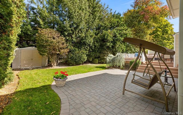 23 Coronet Lane, Plainview, NY 11803