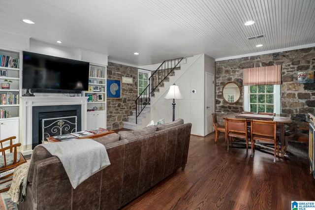 2916 MOUNTAIN BROOK PARKWAY, Mountain Brook, AL 35223