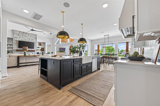 8 Little Sorrell Court, Tomball, TX 77377