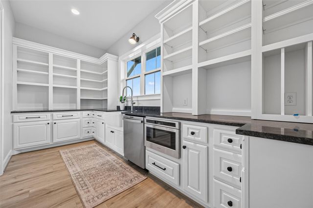 8 Little Sorrell Court, Tomball, TX 77377